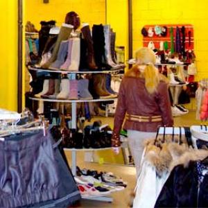 Магазины одежды и обуви Деманска